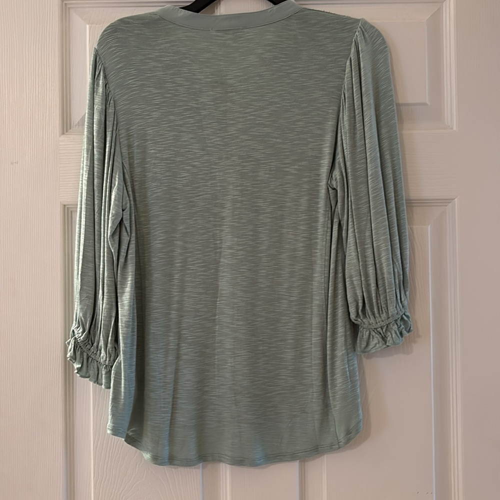 Embroidered button down blouse - Picture 6 of 7